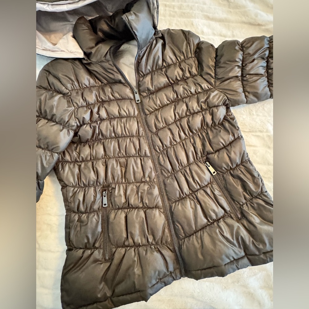 Kenneth Cole Women's Ruched Quilted Hooded Packable Puffer Jacket. EUC. - Picture 7 of 13